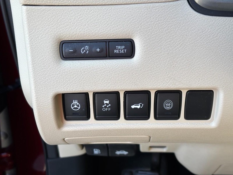 Nissan Murano Vehicle Full-screen Gallery Image 17