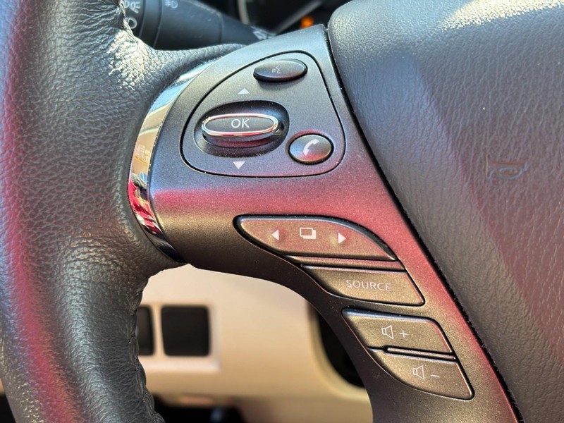 Nissan Murano Vehicle Full-screen Gallery Image 18