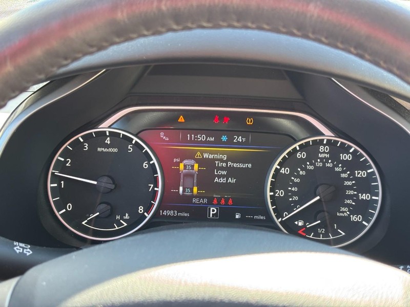 Nissan Murano Vehicle Full-screen Gallery Image 21