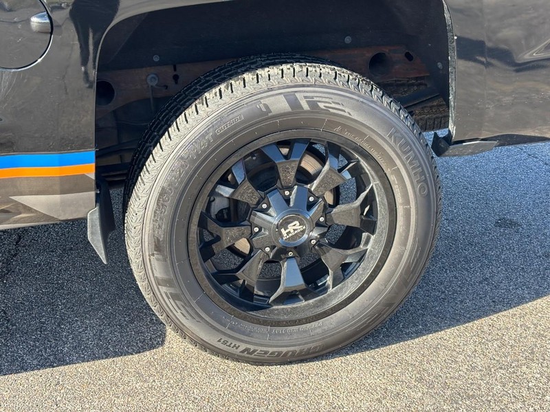 Chevrolet Silverado 1500 Vehicle Full-screen Gallery Image 9