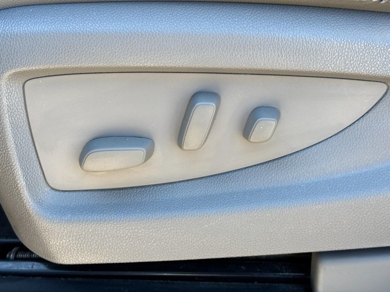 Chevrolet Silverado 1500 Vehicle Full-screen Gallery Image 15