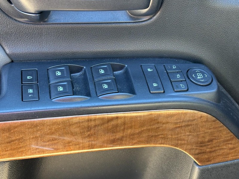 Chevrolet Silverado 1500 Vehicle Full-screen Gallery Image 16