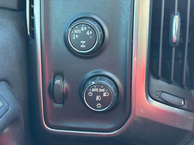 Chevrolet Silverado 1500 Vehicle Full-screen Gallery Image 17