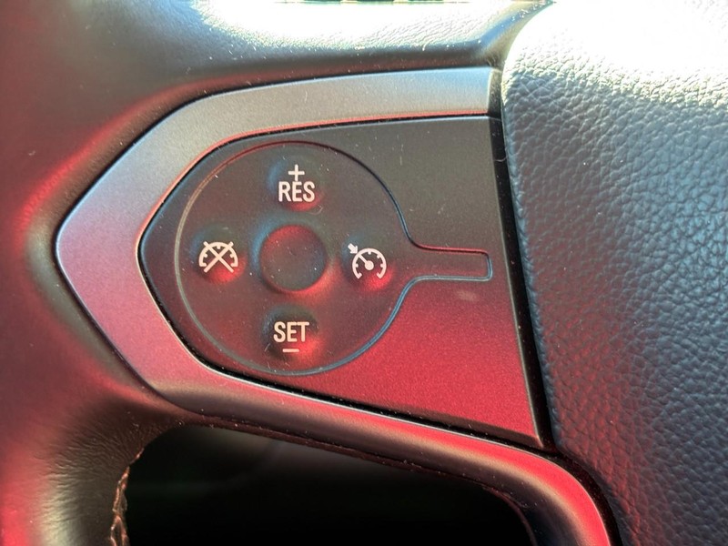 Chevrolet Silverado 1500 Vehicle Full-screen Gallery Image 18