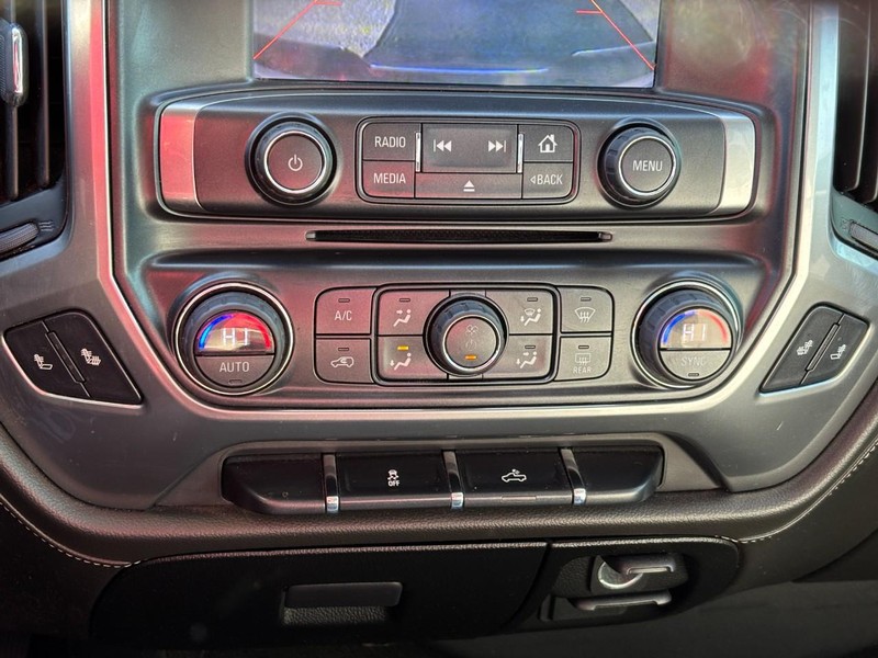 Chevrolet Silverado 1500 Vehicle Full-screen Gallery Image 24