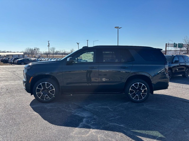 Chevrolet Tahoe Vehicle Full-screen Gallery Image 2