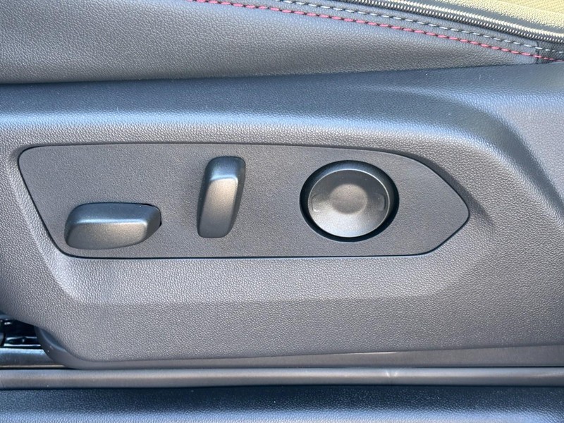 Chevrolet Tahoe Vehicle Full-screen Gallery Image 11