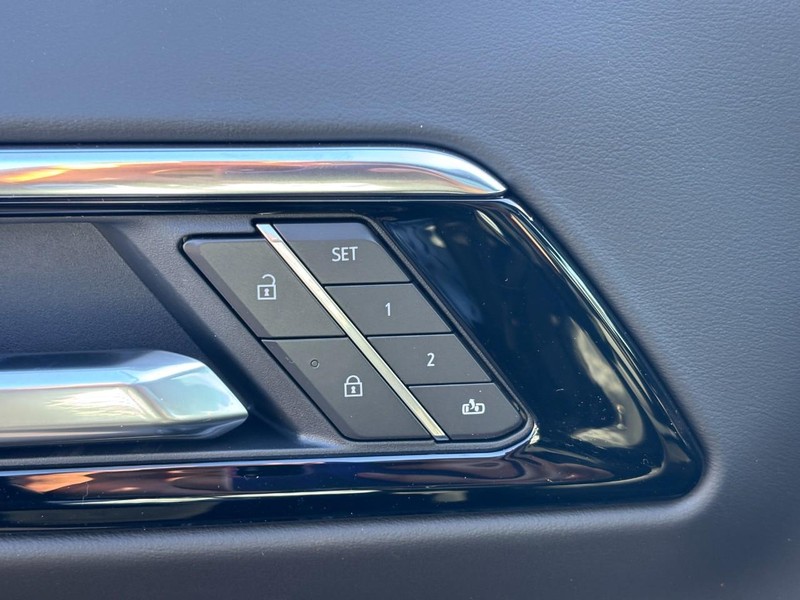 Chevrolet Tahoe Vehicle Full-screen Gallery Image 13