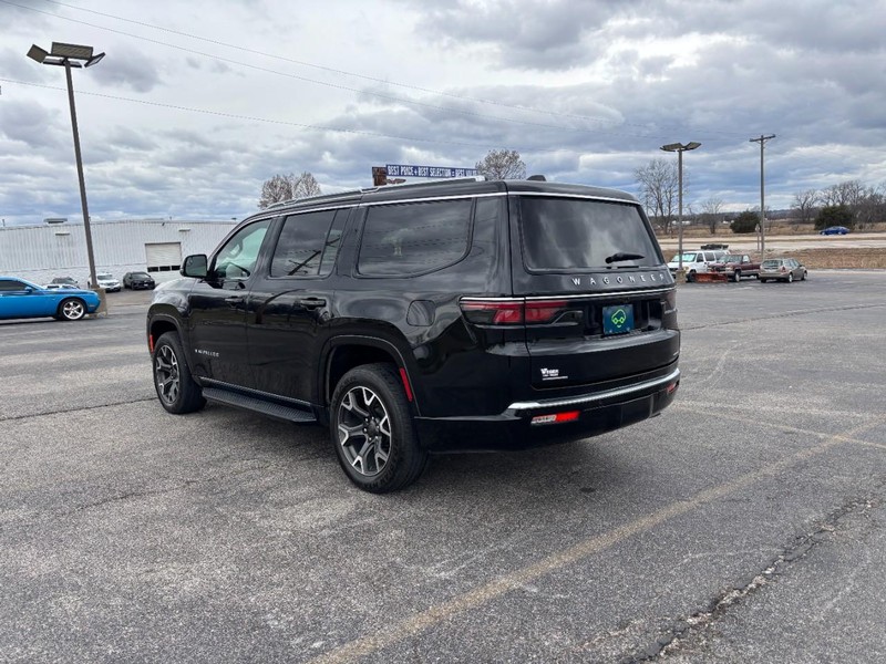 Jeep Wagoneer Vehicle Full-screen Gallery Image 3