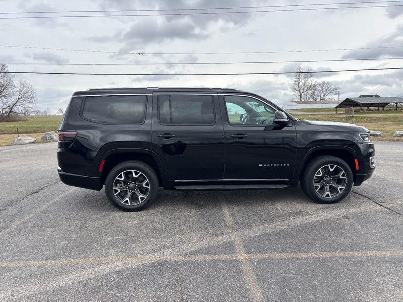 Jeep Wagoneer Vehicle Full-screen Gallery Image 6