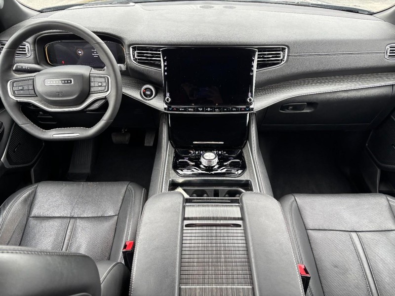 Jeep Wagoneer Vehicle Full-screen Gallery Image 12