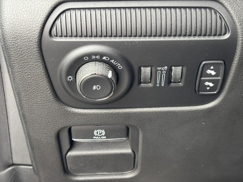 Jeep Wagoneer Vehicle Full-screen Gallery Image 19