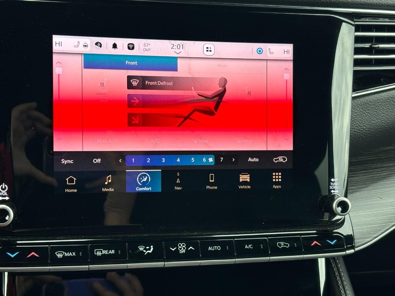 Jeep Wagoneer Vehicle Full-screen Gallery Image 24