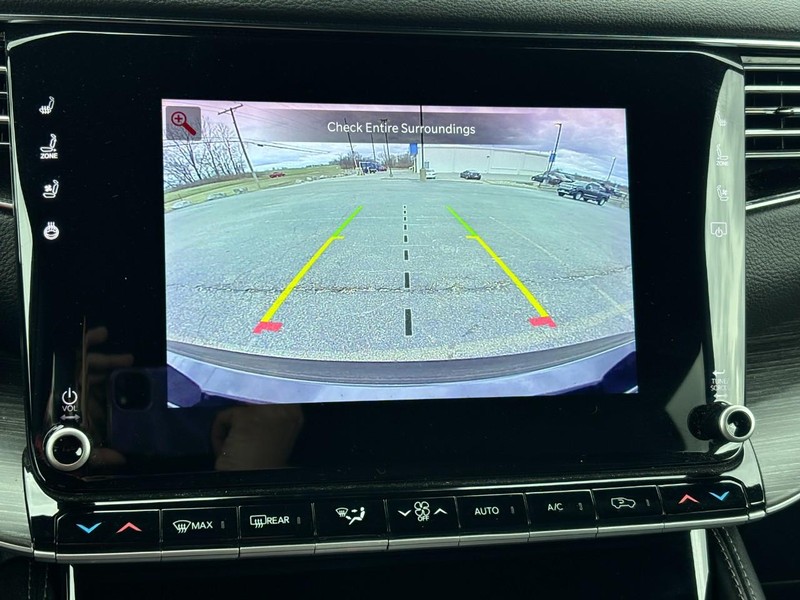 Jeep Wagoneer Vehicle Full-screen Gallery Image 26