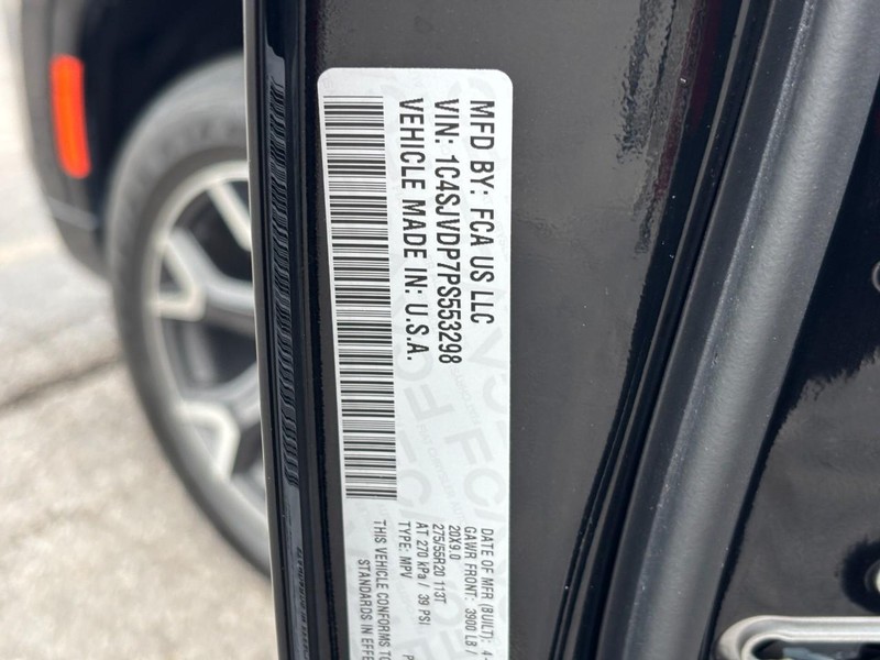 Jeep Wagoneer Vehicle Full-screen Gallery Image 29