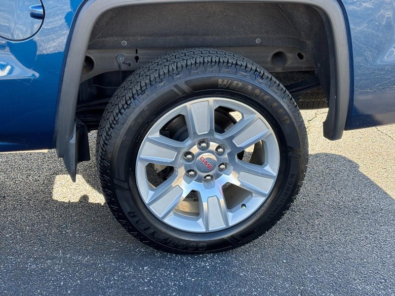 GMC Sierra 1500 Vehicle Full-screen Gallery Image 9