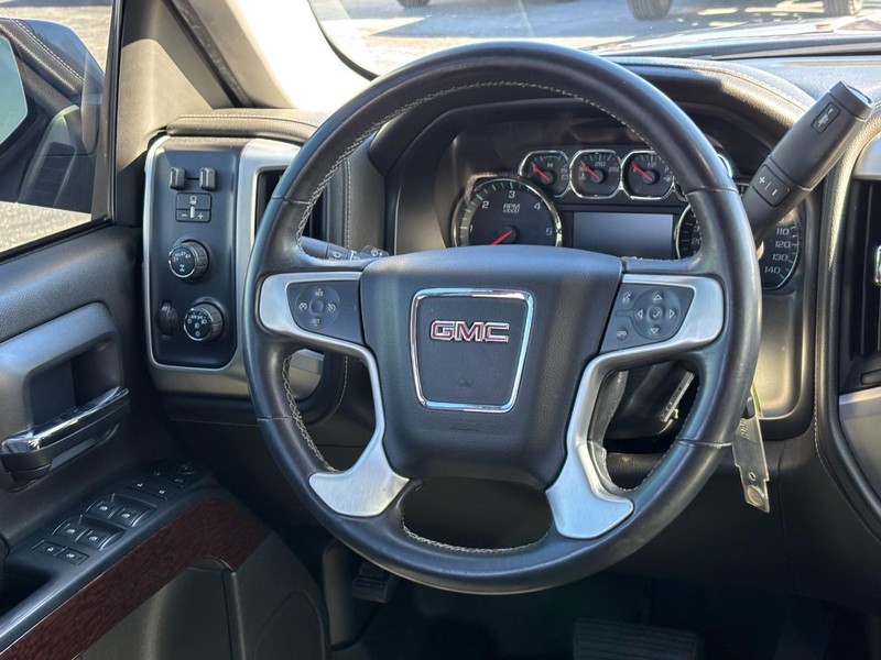 GMC Sierra 1500 Vehicle Full-screen Gallery Image 12