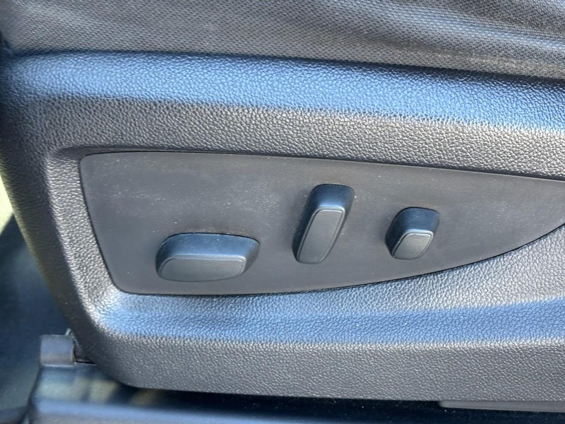 GMC Sierra 1500 Vehicle Full-screen Gallery Image 15