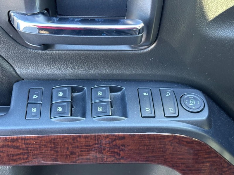 GMC Sierra 1500 Vehicle Full-screen Gallery Image 16