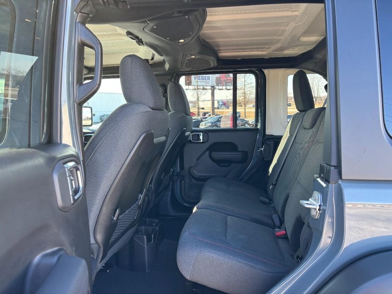 Jeep Wrangler Vehicle Full-screen Gallery Image 10