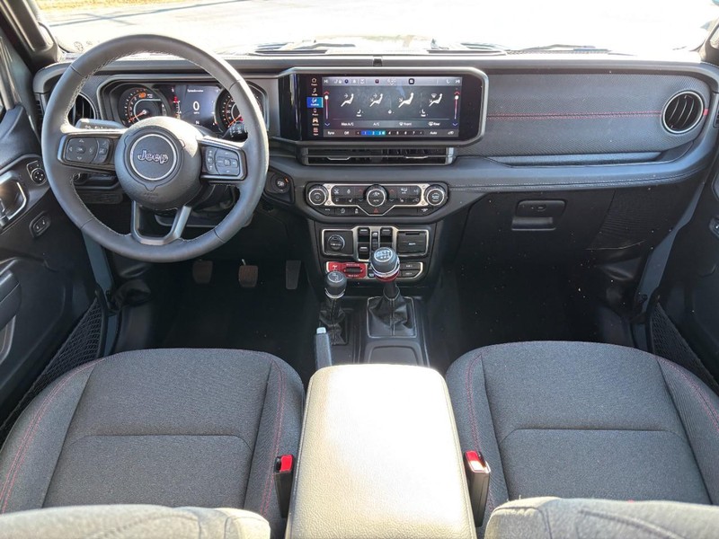 Jeep Wrangler Vehicle Full-screen Gallery Image 11