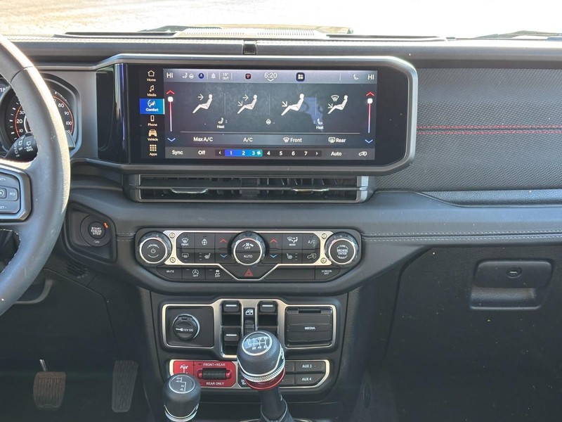 Jeep Wrangler Vehicle Full-screen Gallery Image 13