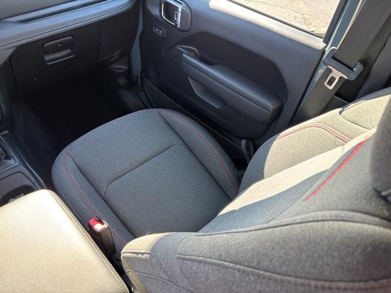 Jeep Wrangler Vehicle Full-screen Gallery Image 14