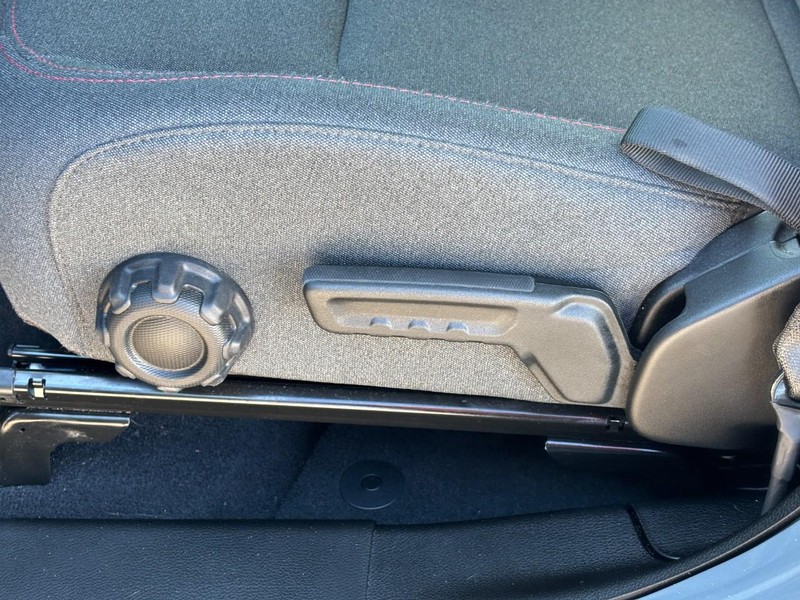 Jeep Wrangler Vehicle Full-screen Gallery Image 15