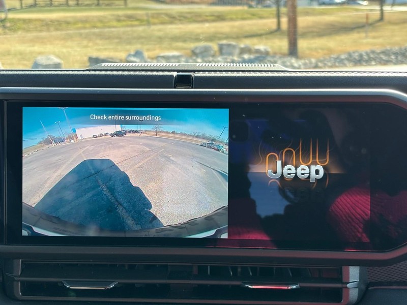 Jeep Wrangler Vehicle Full-screen Gallery Image 23