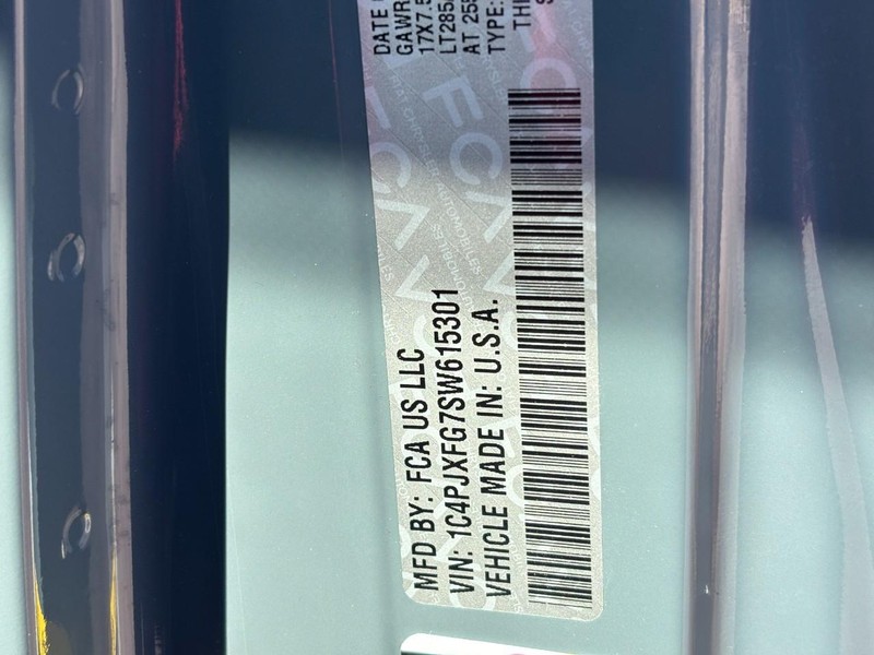 Jeep Wrangler Vehicle Full-screen Gallery Image 25