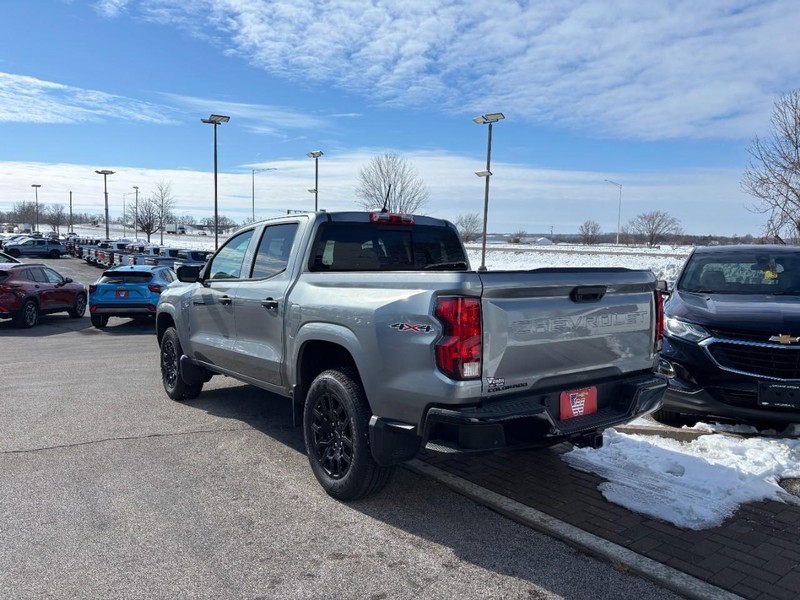 Chevrolet Colorado Vehicle Full-screen Gallery Image 3