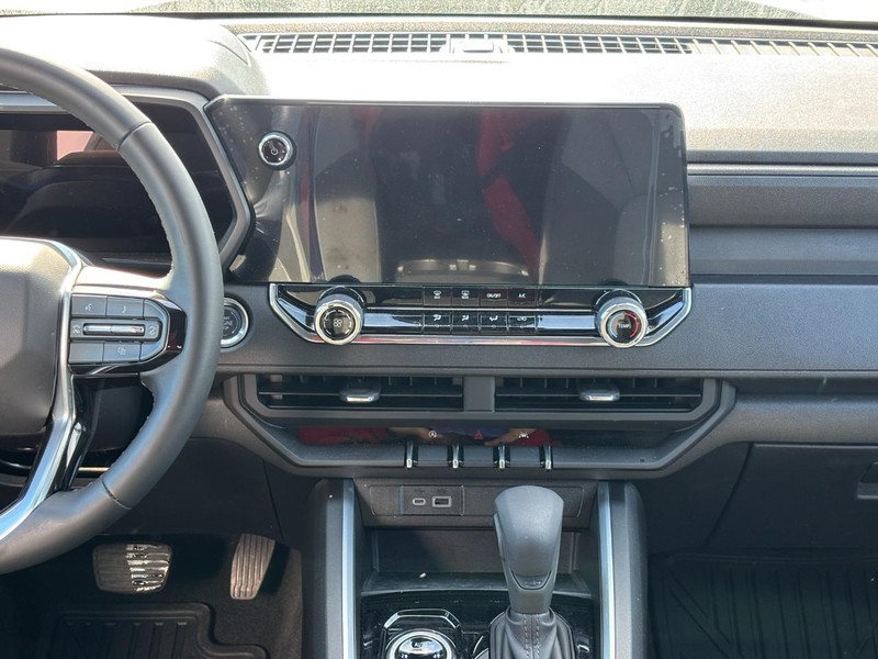 Chevrolet Colorado Vehicle Full-screen Gallery Image 8