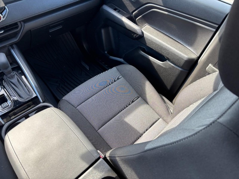 Chevrolet Colorado Vehicle Full-screen Gallery Image 9