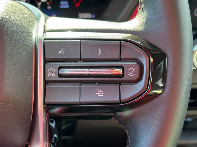 Chevrolet Colorado Vehicle Full-screen Gallery Image 15