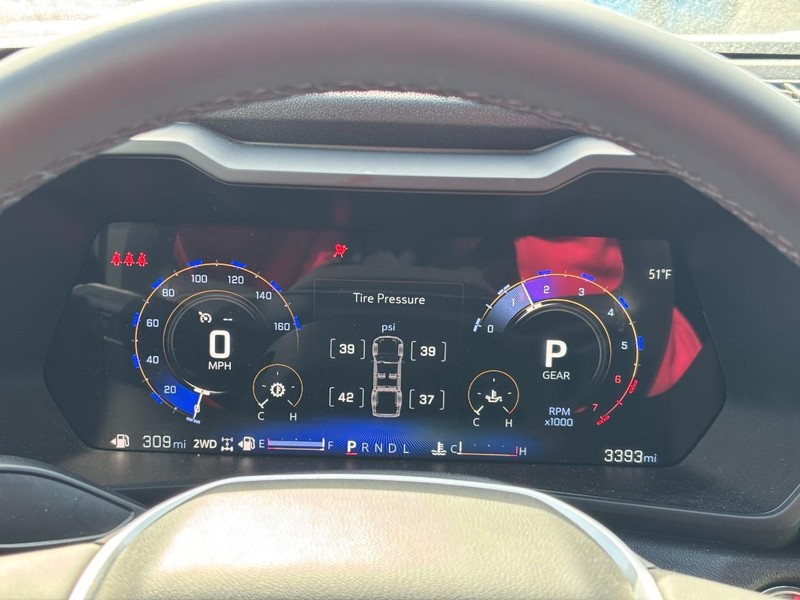 Chevrolet Colorado Vehicle Full-screen Gallery Image 16