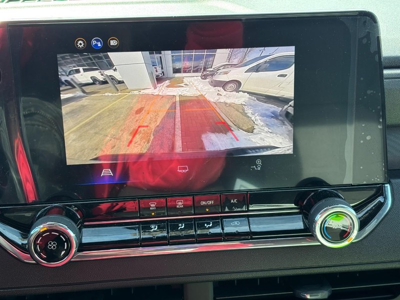 Chevrolet Colorado Vehicle Full-screen Gallery Image 19