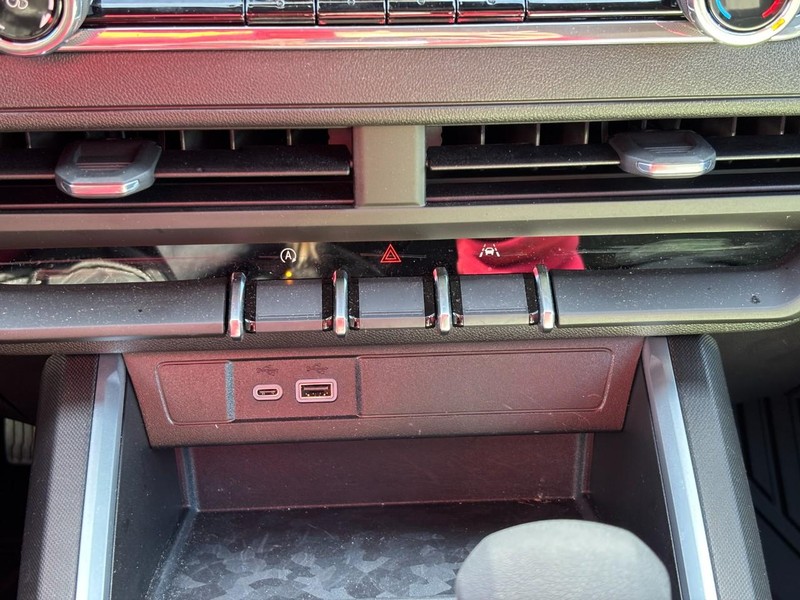 Chevrolet Colorado Vehicle Full-screen Gallery Image 20