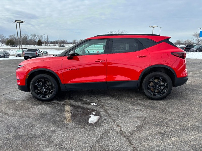 Chevrolet Blazer Vehicle Full-screen Gallery Image 02