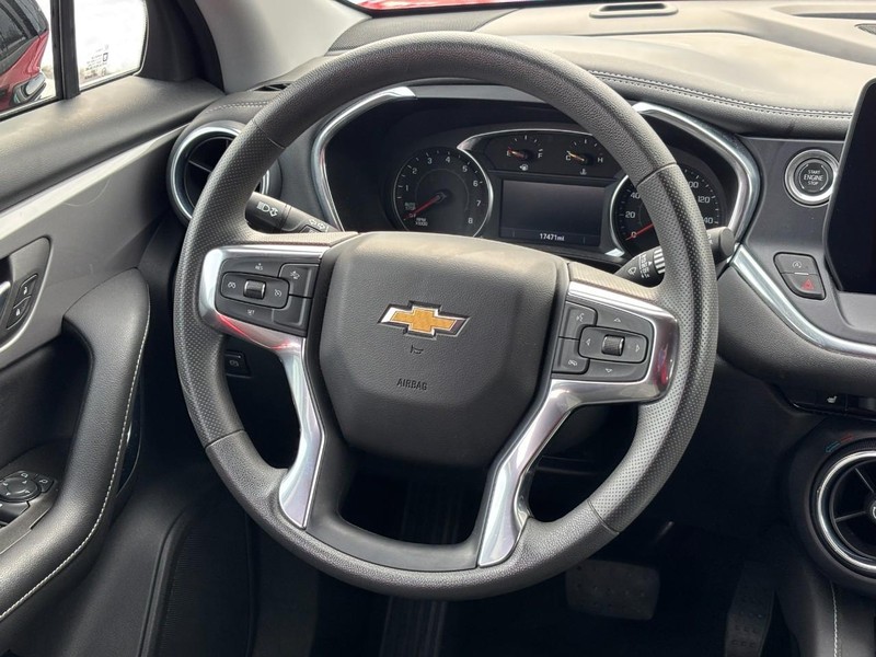 Chevrolet Blazer Vehicle Full-screen Gallery Image 12