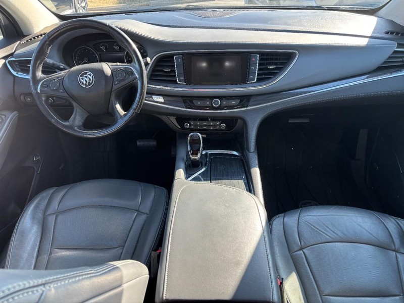 Buick Enclave Vehicle Full-screen Gallery Image 12