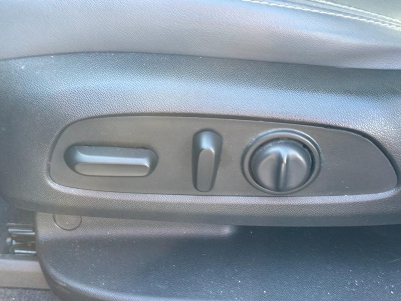 Buick Enclave Vehicle Full-screen Gallery Image 16