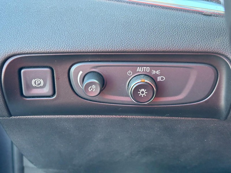 Buick Enclave Vehicle Full-screen Gallery Image 18