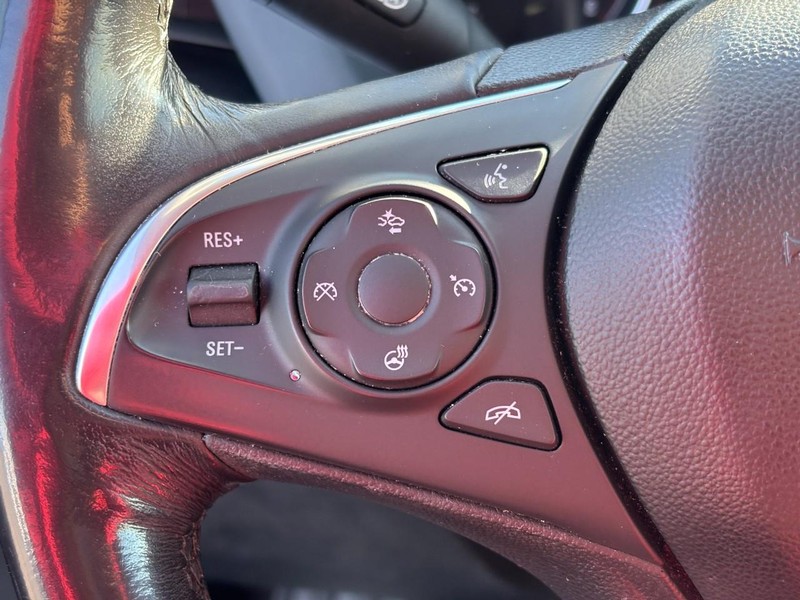 Buick Enclave Vehicle Full-screen Gallery Image 19