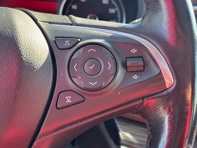 Buick Enclave Vehicle Full-screen Gallery Image 21