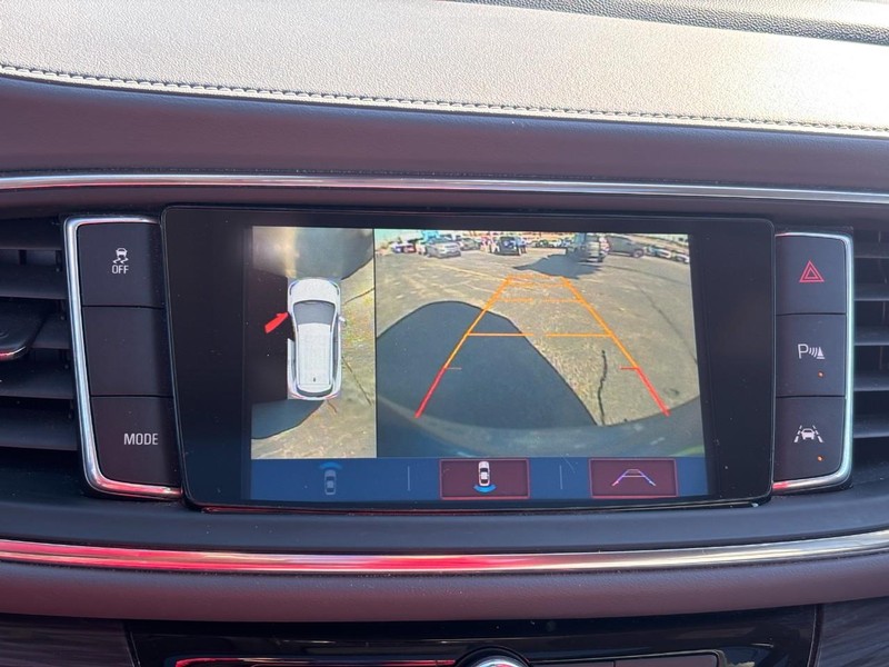 Buick Enclave Vehicle Full-screen Gallery Image 25