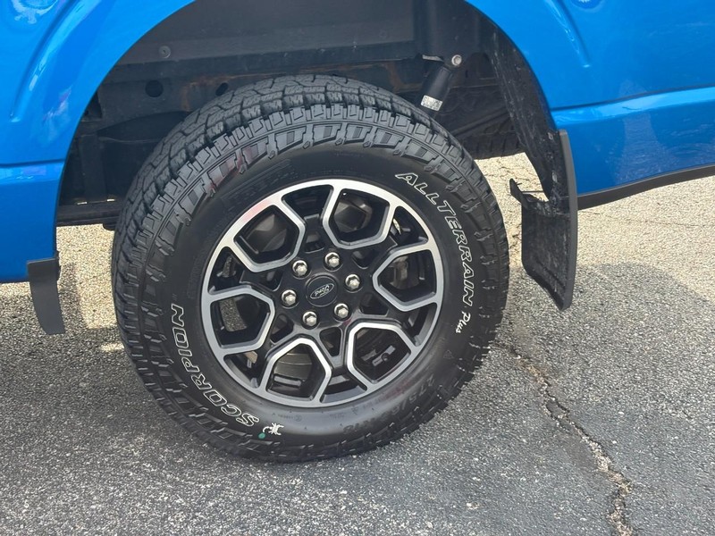 Ford F-150 Vehicle Full-screen Gallery Image 9