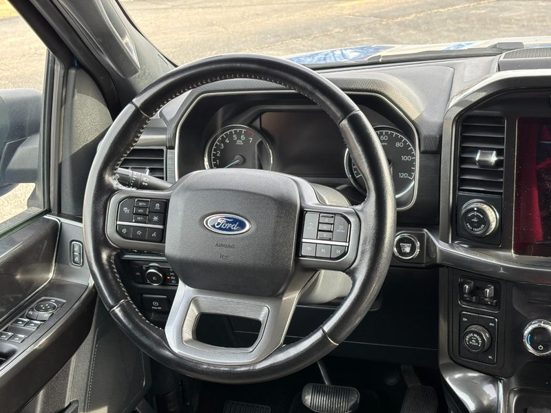 Ford F-150 Vehicle Full-screen Gallery Image 12