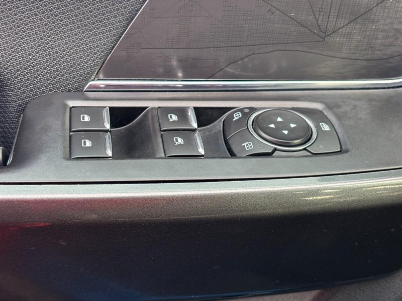 Ford F-150 Vehicle Full-screen Gallery Image 16