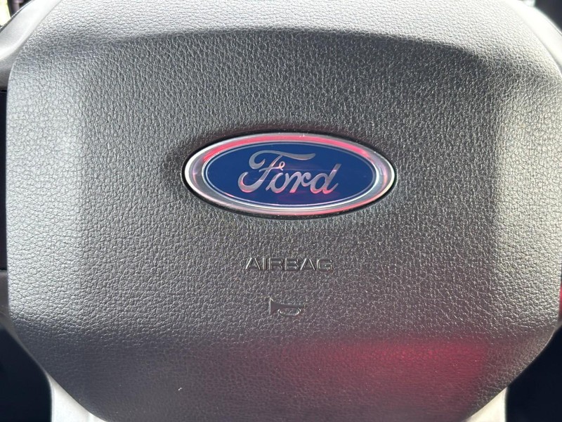 Ford F-150 Vehicle Full-screen Gallery Image 19