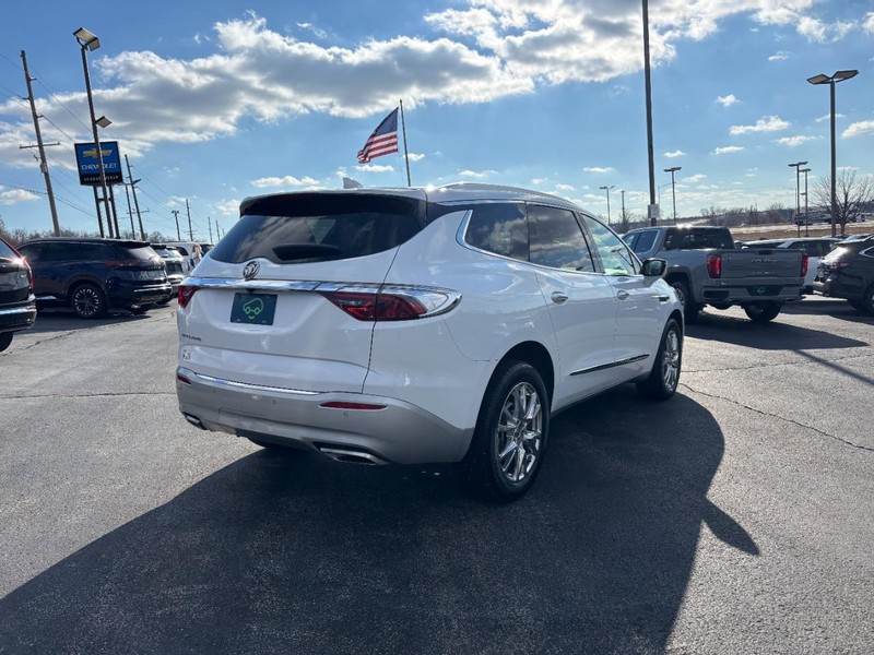Buick Enclave Vehicle Full-screen Gallery Image 5
